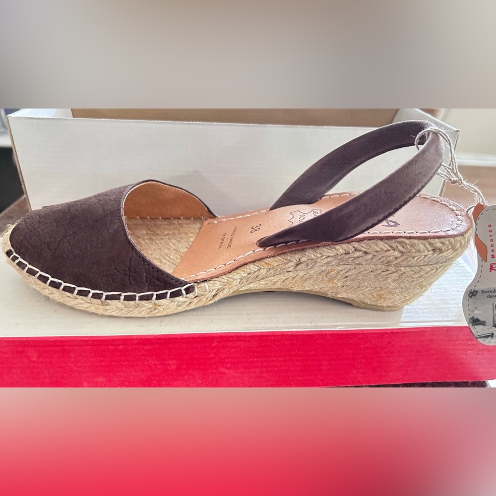 Beautiful espadrilles made in Spain,color brown,match with everything you wear